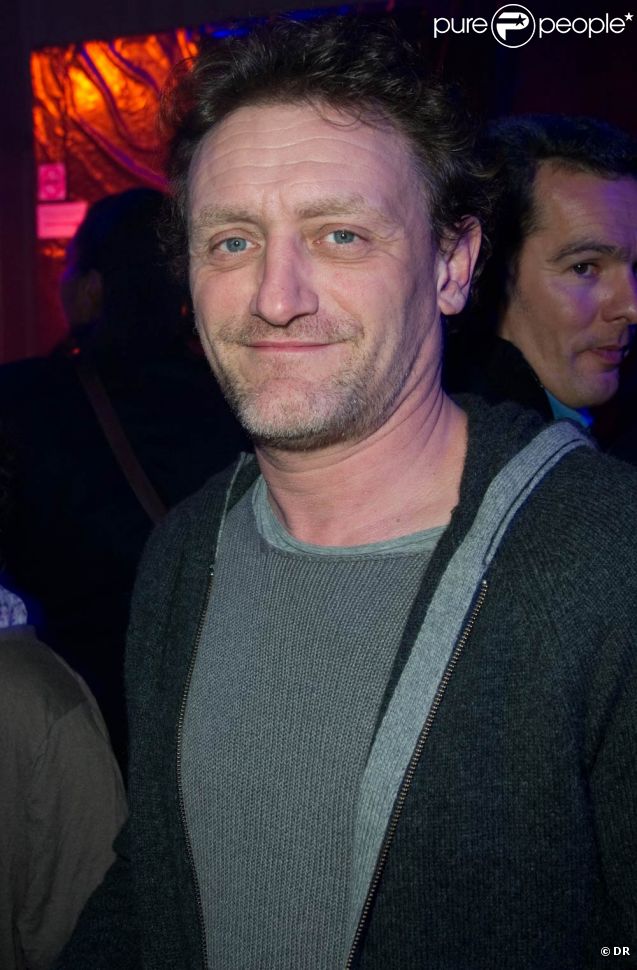 Jean-Paul Rouve lors de la folle nuit de l'éphémère Crazy Club de J&B, au coeur du Jardin des Tuileries, à Paris, le 8 février 2012. Après la Chromatic Night en 2010 et l'Excentric Night en 2011, la marque de whisky organisait une Crazy Night pleine de couleurs.