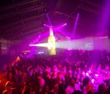 Après la Chromatic Night en 2010 et l'Excentric Night en 2011, la marque de whisky organisait une Crazy Night pleine de couleurs.