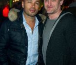 Eric Judor et Jean-Paul Rouve lors de la folle nuit de l'éphémère Crazy Club de J&B, au coeur du Jardin des Tuileries, à Paris, le 8 février 2012. Après la Chromatic Night en 2010 et l'Excentric Night en 2011, la marque de whisky organisait une Crazy Night pleine de couleurs.