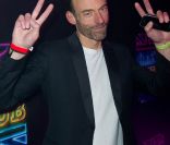 Alain Gossuin lors de la folle nuit de l'éphémère Crazy Club de J&B, au coeur du Jardin des Tuileries, à Paris, le 8 février 2012. Après la Chromatic Night en 2010 et l'Excentric Night en 2011, la marque de whisky organisait une Crazy Night pleine de couleurs.