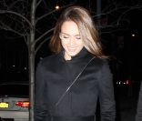 Jessica Alba souriante et radieuse à New York. Le 14 février 2012<br />