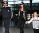 Christian Bale, sa femme Sandra Blazic et leur fille Emmeline, à l'aéroport de Los Angeles le 11 février 2012.