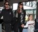 Christian Bale, sa femme Sandra Blazic et leur fille Emmeline, à l'aéroport de Los Angeles le 11 février 2012.