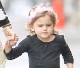 Alessandra Ambrosio avec sa petite fille Anja à Los Angeles le 15 février 2012