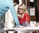 Kate Moss en plein shooting à Londres pour la campagne printemps-été 2012 de Vogue Eyewear.