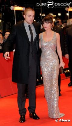 Robert Pattinson sur le tapis rouge à l'occasion de la projection de  Bel Ami  à Berlin, dans le cadre du 62e Festival international du film de Berlin, le vendredi 17 février 2012.