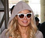 Paris Hilton arrive à l'aéroport de Las Vegas pour fêter ses 31 ans à Sin City en février 2012 