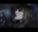 Coeur de Pirate prise d'une douce folie destructrice pour le clip Golden Baby