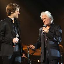 Gérard Lenorman et Amaury Vassili au Grand Rex, à Paris, le 8 mars 2012.