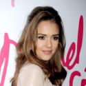 Jessica Alba : Sublime et craquante, elle est élue femme incontournable