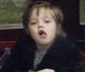 Shiloh, 5 ans, s'amuse sur une péniche à Amsterdam, le 14 mars 2012.