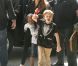 Angelina Jolie embarque de l'aéroport de L.A. avec ses deux filles aînées Zahara et Shiloh, destination Amsterdam le 13 mars 2012