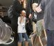 Angelina Jolie embarque de l'aéroport de L.A. avec ses deux filles aînées Zahara et Shiloh, destination Amsterdam le 13 mars 2012