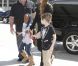 Angelina Jolie embarque de l'aéroport de L.A. avec ses deux filles aînées Zahara et Shiloh, destination Amsterdam le 13 mars 2012
