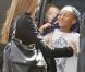 Angelina Jolie embarque de l'aéroport de L.A. avec ses deux filles aînées Zahara et Shiloh, destination Amsterdam le 13 mars 2012