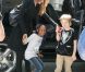 Angelina Jolie embarque de l'aéroport de L.A. avec ses deux filles aînées Zahara et Shiloh, destination Amsterdam le 13 mars 2012