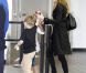 Angelina Jolie embarque de l'aéroport de L.A. avec ses deux filles aînées Zahara et Shiloh, destination Amsterdam le 13 mars 2012