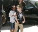 Angelina Jolie embarque de l'aéroport de L.A. avec ses deux filles aînées Zahara et Shiloh, destination Amsterdam le 13 mars 2012