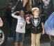 Angelina Jolie embarque de l'aéroport de L.A. avec ses deux filles aînées Zahara et Shiloh, destination Amsterdam le 13 mars 2012