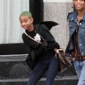 Willow Smith, le crâne rasé, affiche déjà à 11 ans un comportement de star
