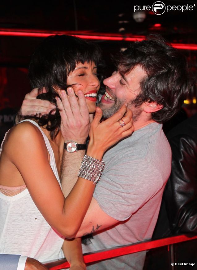Sonia Rolland et Jalil Lespert amoureux comme des ados lors de la soirée Matrix Fitness Party au VIP de Paris. Le 17 mars 2012