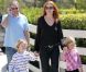 Marcia Cross : La belle rousse se balade avec son mari et ses adorables jumelles
