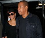 Beyoncé et Jay-Z dans les rues de New York sortent d\'un bar de la ville après avoir vu un match des Knicks au Madison Square Garden. Le 15 avril 2012
