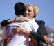 Princesse Charlene : Garçonne aux cheveux courts pour un gros câlin à Djokovic