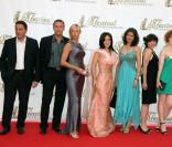 Fabienne Carat, Rebecca Hampton et son petit ami Serge Dupire, Valerie Baurens, Coline d'Inca, Blandine Bellavoire et Julien Oliveri