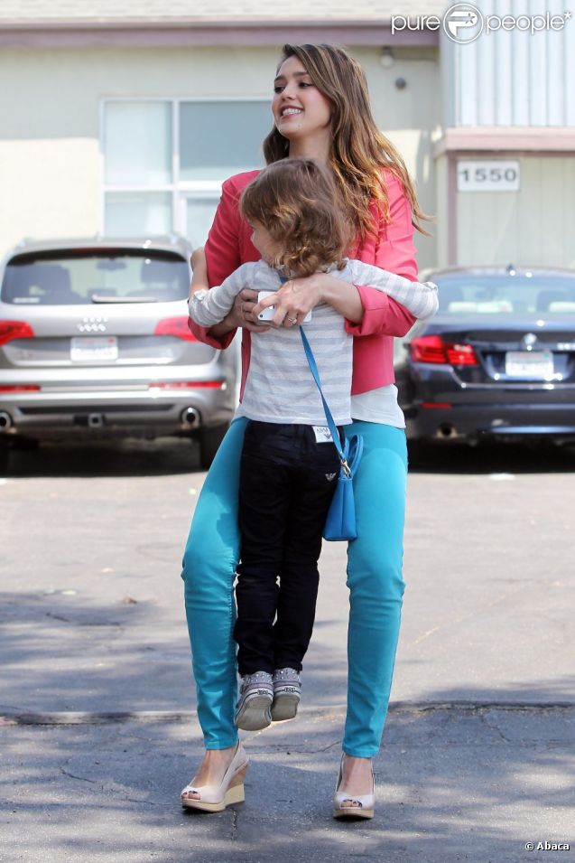 Jessica Alba se rend à son bureau à Santa Monica. Le 27 avril 2012.