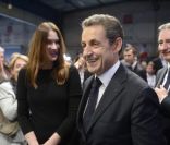 Carla Bruni-Sarkozy au côté de son homme Nicolas Sarkozy lors du meeting de ce dernier à Toulouse le 29 avril 2012