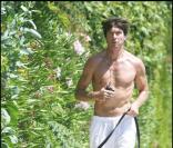 Jerry O\'Connell fait son jogging topless...