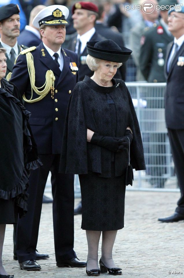 CASA REAL HOLANDESA - Página 32 846713-la-reine-beatrix-inaugurait-le-8-mai-637x0-1