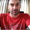 Le sexy Jon Hamm (Mad Men) joue les psys et répond au courrier du coeur