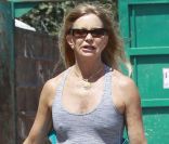 Goldie Hawn dévoile sa silhouette de rêve mais une petite mine