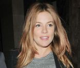 Sienna Miller : La future maman fait la fête avec Robert Pattinson !
