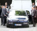 Nicolas Sarkozy et Carla Bruni partent en vacances à Marrakech, le 16 mai 2012.