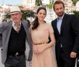 Jacques Audiard, Marion Cotillard et Matthias Schoenaerts lors du photocall du film <em>De rouille et d\'os</em>, au Festival de Cannes le 17 mai 2012.