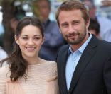 Marion Cotillard et Matthias Schoenaerts lors du photocall du film <em>De rouille et d\'os</em>, au Festival de Cannes le 17 mai 2012.