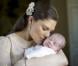 Portrait de la princesse Estelle de Suède avec sa mère la princesse Victoria, publié en mars 2012 par la Maison royale.