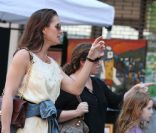 Brooke Shields avec ses filles au marché aux puces de West Village, à Los Angeles, le 20 mai 2012.