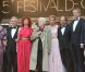 Alain Resnais et son casting lors de la montée des marches le 21 mai 2012 dans le cadre du Festival de Cannes lors de la présentation de son film Vous n'avez encore rien vu