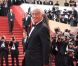 Jean-Paul Belmondo et Barbara Gandolfi sur les marches du Festival de Cannes, le 17 mai 2011.
