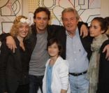 Alain Delon, son fils Anthony et ses petites-filles réunis pour une expo colorée