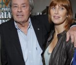 Sophie Clerico Delon de la Galerie Caplain Matignon et Alain Delon, son beau-père.