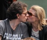 Roland-Garros : Raphaël et Mélanie Thierry en amoureux, des averses de tendresse