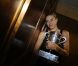 Maria Sharapova savoure dans les vestiaires, quelques minutes après son triomphe à Roland-Garros, avec la coupe Suzanne Lenglen, à Paris, le 9 juin 2012.