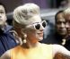 Lady Gaga arrive à son hôtel, à Auckland, le 5 juin 2012.