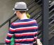 Charlize Theron de dos et son fils Jackson dans les rues de Los Angeles, le 11 juin 2012.