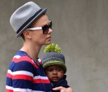 Charlize Theron et son petit Jackson : L'actrice s'est rasé la tête !